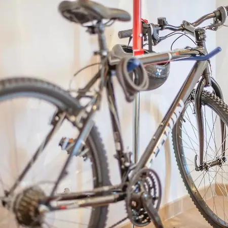 Alfama Charming With 2 Free Bikes By Timecooler Lissabon